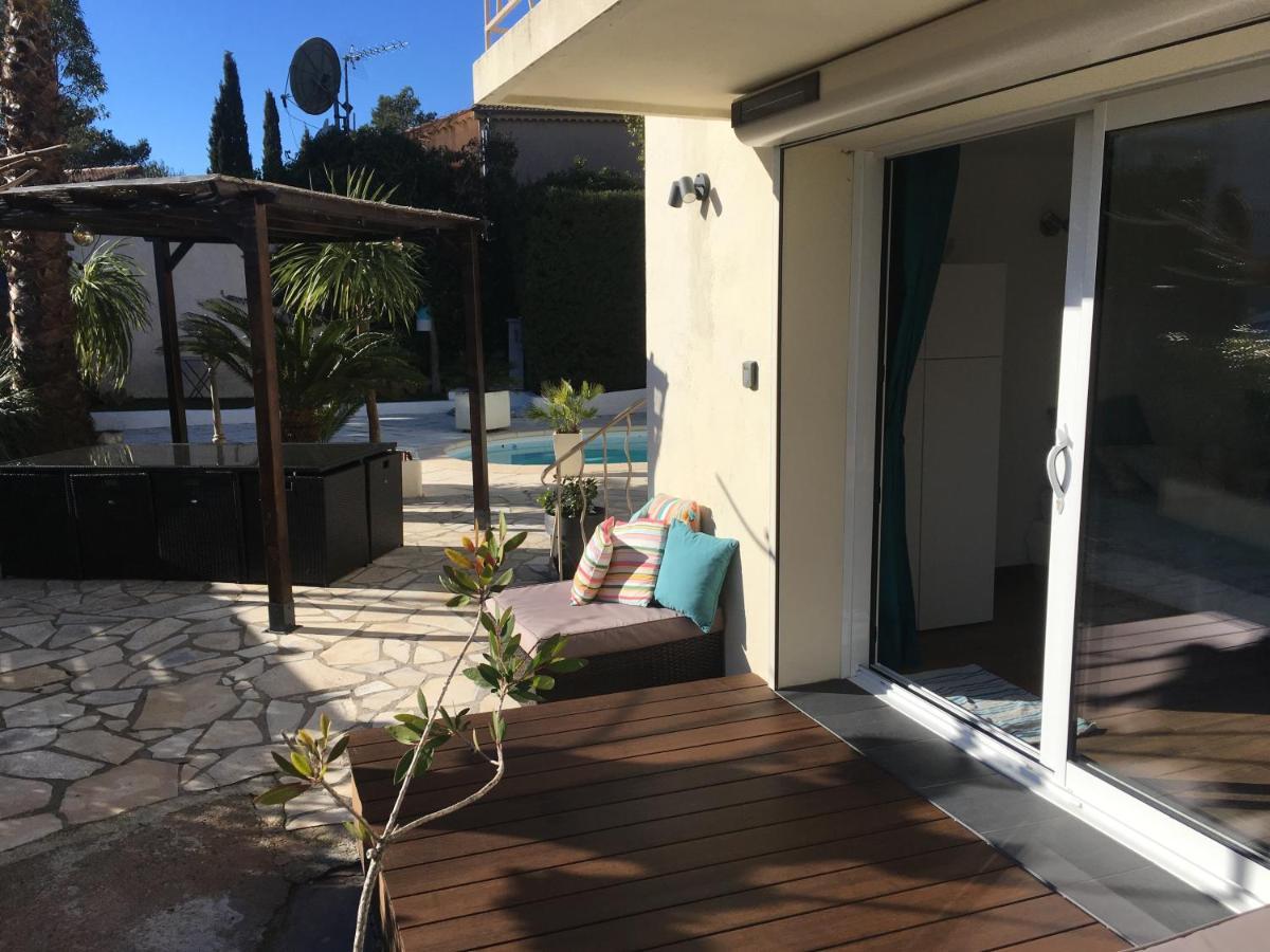 Bed,Kitchen And Swimming Pool Villa Esterel Сен-Рафаэль Экстерьер фото